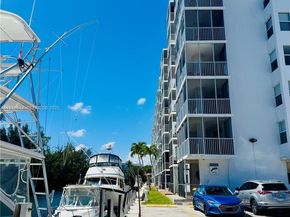 3660 NE 166th St 812, North Miami Beach FL 33160