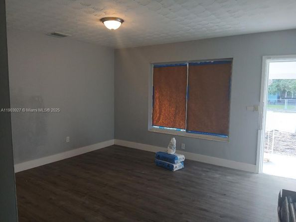 1535 NW 85th St, Miami FL 33147