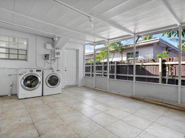 261 NE 172nd St, North Miami Beach FL 33162