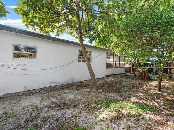 261 NE 172nd St, North Miami Beach FL 33162