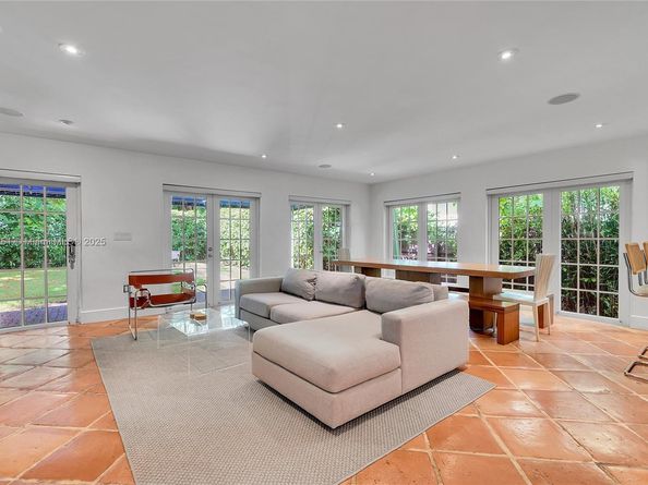 4150 Ventura Ave, Miami FL 33133