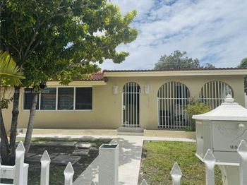3915 NW 4th Ter