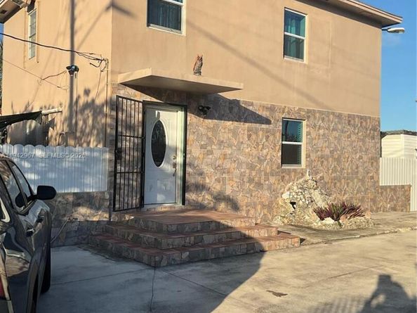 1943 NW 72nd St, Miami FL 33147