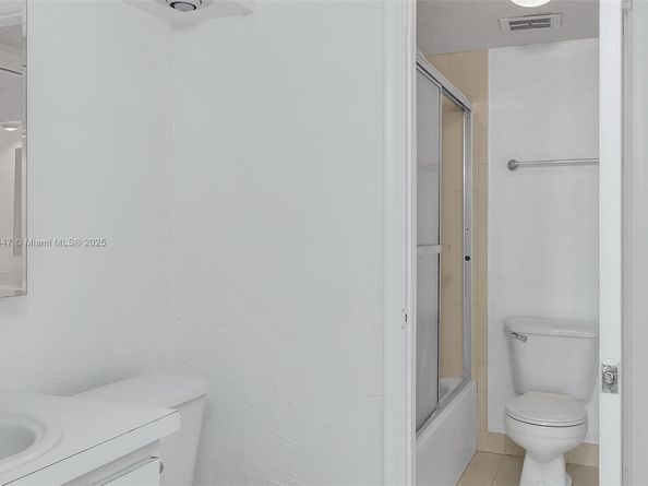 6884 N Kendall Dr C404, Pinecrest FL 33156