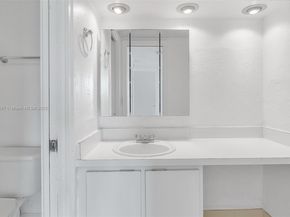 6884 N Kendall Dr C404, Pinecrest FL 33156