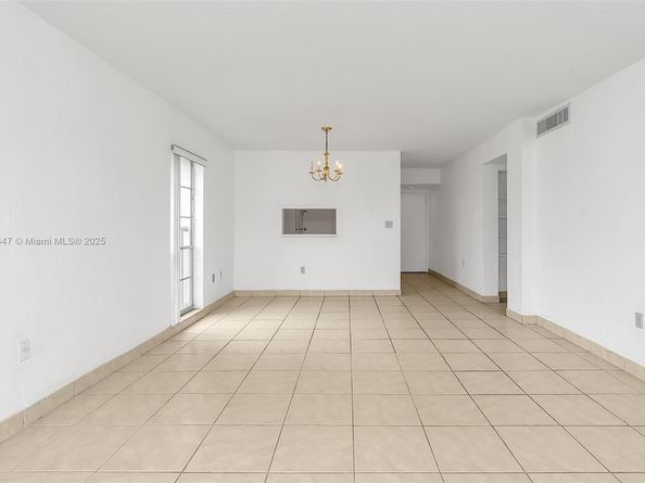 6884 N Kendall Dr C404, Pinecrest FL 33156