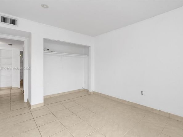 6884 N Kendall Dr C404, Pinecrest FL 33156