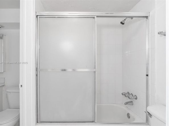 6884 N Kendall Dr C404, Pinecrest FL 33156