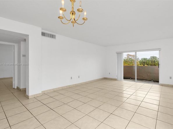 6884 N Kendall Dr C404, Pinecrest FL 33156