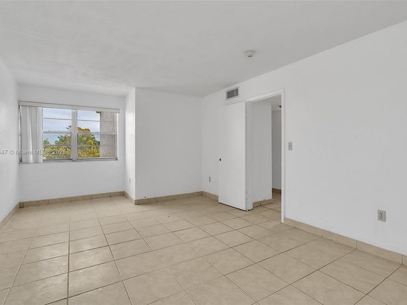 6884 N Kendall Dr C404, Pinecrest FL 33156