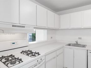 6884 N Kendall Dr C404, Pinecrest FL 33156