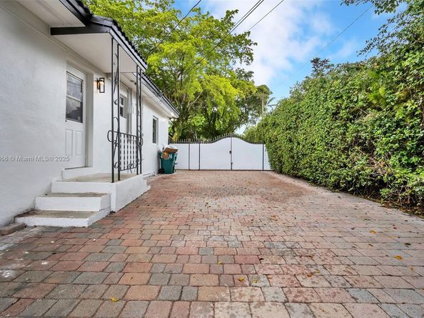 5701 SW 33rd St, Miami FL 33155