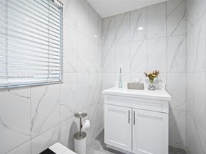 765 Bayside Ln, Weston FL 33326