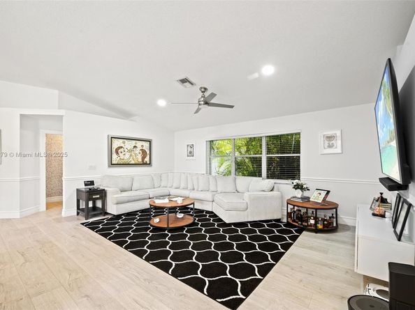 765 Bayside Ln, Weston FL 33326