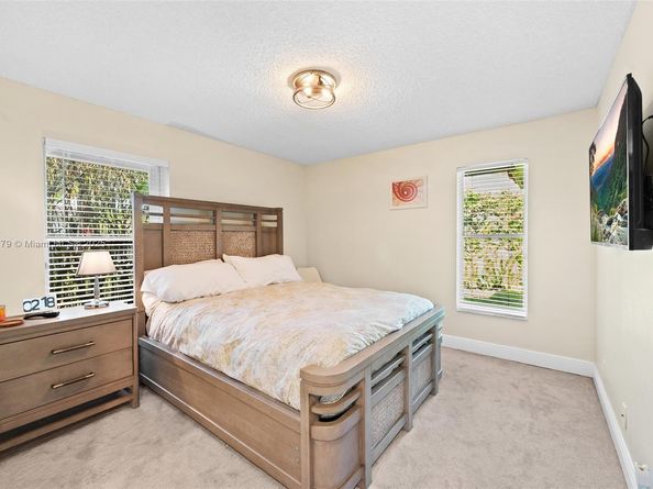 765 Bayside Ln, Weston FL 33326