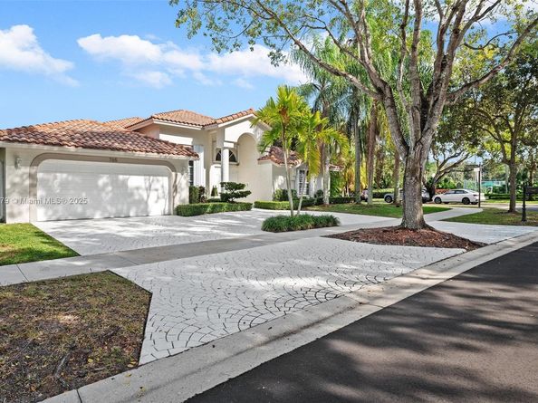 765 Bayside Ln, Weston FL 33326