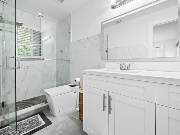 765 Bayside Ln, Weston FL 33326