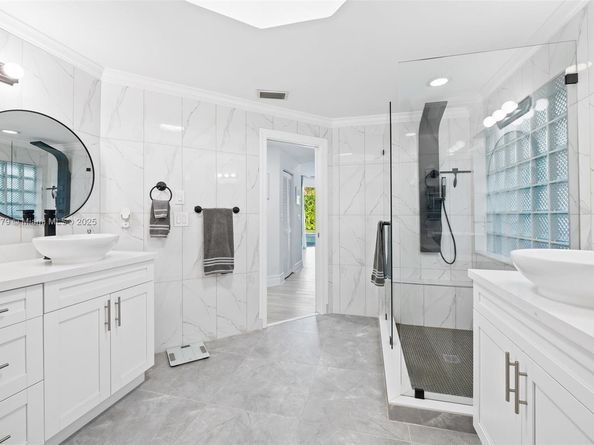 765 Bayside Ln, Weston FL 33326