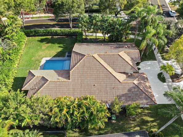 765 Bayside Ln, Weston FL 33326