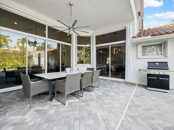 765 Bayside Ln, Weston FL 33326