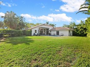 765 Bayside Ln, Weston FL 33326