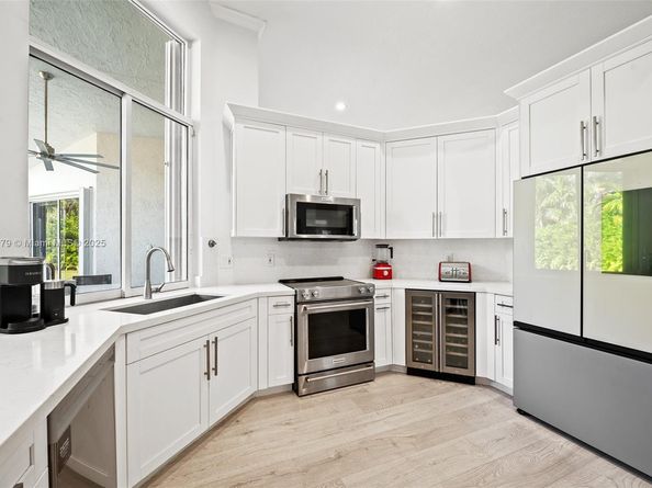 765 Bayside Ln, Weston FL 33326
