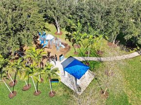 765 Bayside Ln, Weston FL 33326
