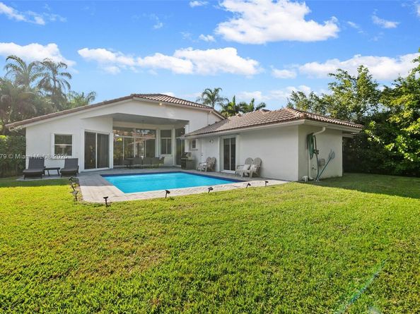 765 Bayside Ln, Weston FL 33326