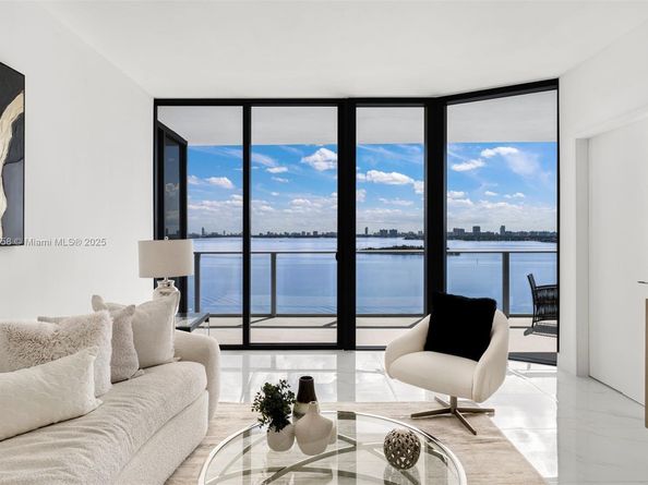 700 NE 24th St 1005, Miami FL 33137