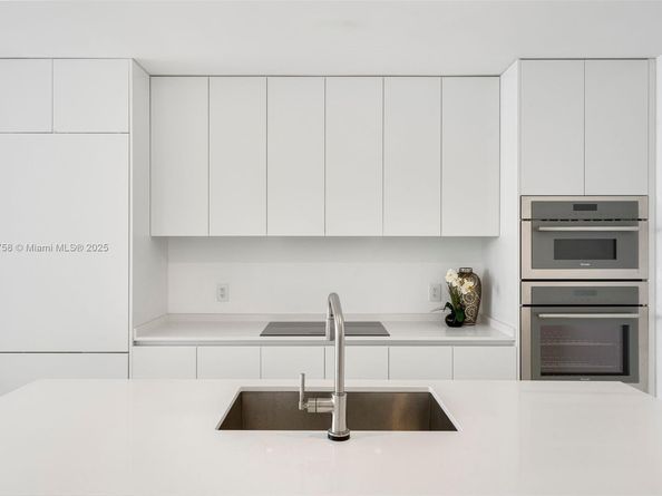 700 NE 24th St 1005, Miami FL 33137