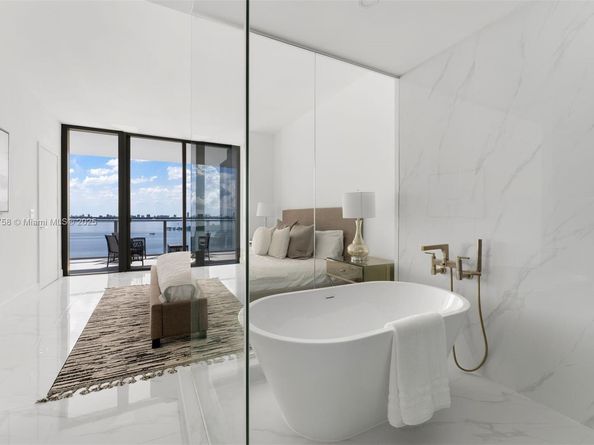 700 NE 24th St 1005, Miami FL 33137