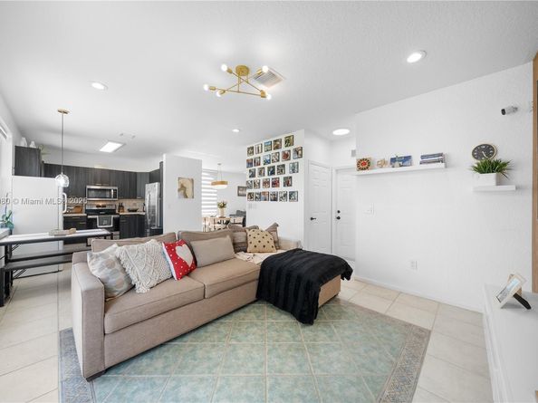 15872 NW 21st St, Pembroke Pines FL 33028