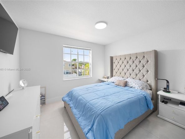 15872 NW 21st St, Pembroke Pines FL 33028