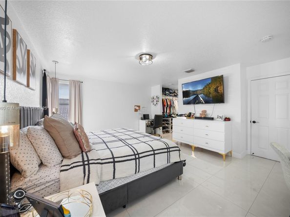 15872 NW 21st St, Pembroke Pines FL 33028