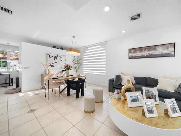 15872 NW 21st St, Pembroke Pines FL 33028