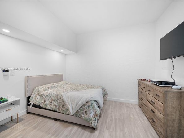 15872 NW 21st St, Pembroke Pines FL 33028