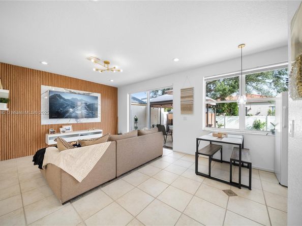 15872 NW 21st St, Pembroke Pines FL 33028