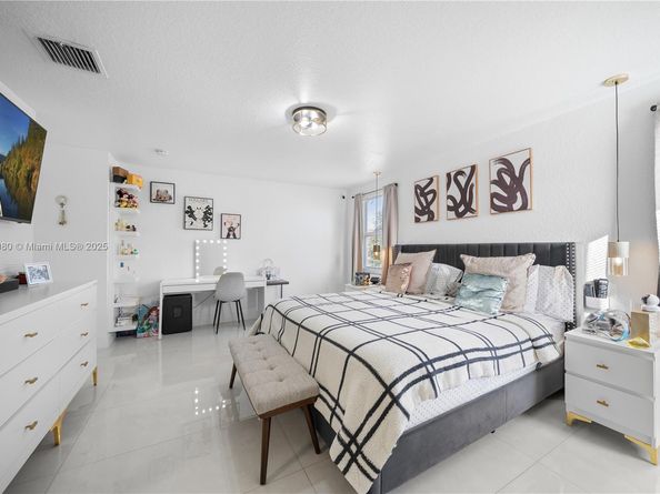 15872 NW 21st St, Pembroke Pines FL 33028