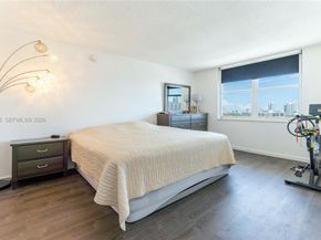 427 Golden Isles Dr 16F, Hallandale Beach FL 33009