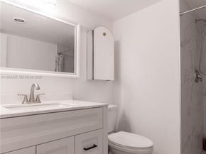 427 Golden Isles Dr 16F, Hallandale Beach FL 33009