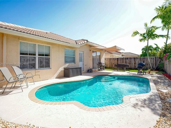 14014 N Cypress Cove Cir, Davie FL 33325