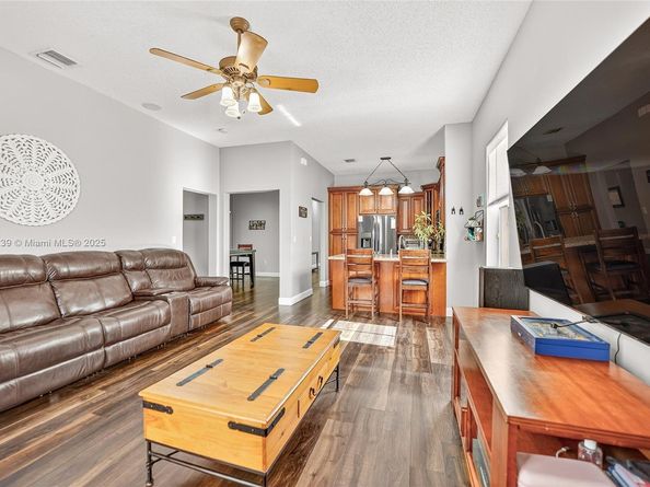 14014 N Cypress Cove Cir, Davie FL 33325