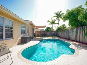 14014 N Cypress Cove Cir, Davie FL 33325