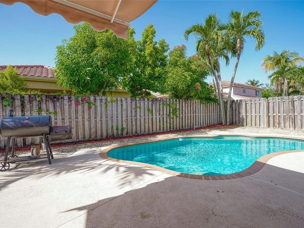 14014 N Cypress Cove Cir, Davie FL 33325