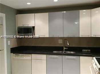 5950 Del Lago Cir
