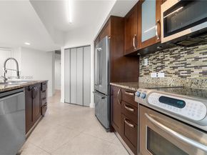 20000 E Country Club Dr 716, Aventura FL 33180