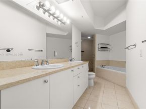 20000 E Country Club Dr 716, Aventura FL 33180