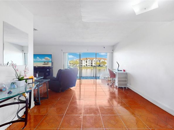 9373 Fontainebleau Blvd K234, Miami FL 33172