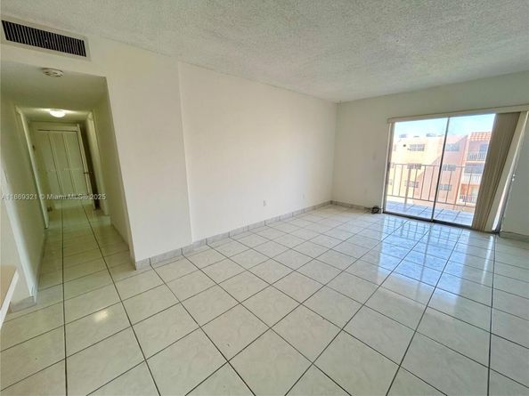 6130 W 19th Ave 305, Hialeah FL 33012