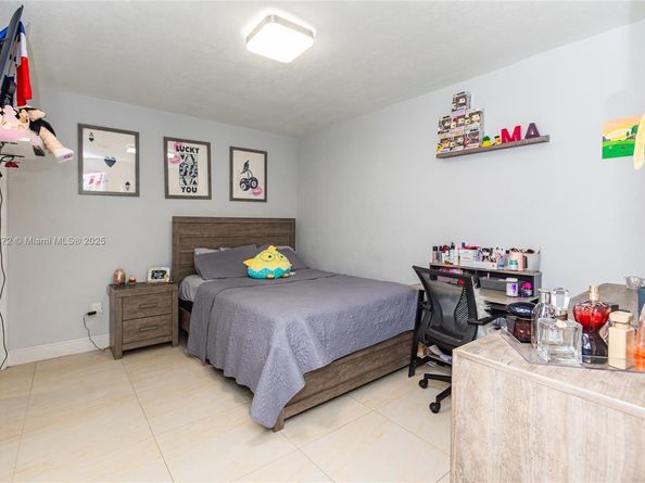 3340 NW 179th St, Miami Gardens FL 33056